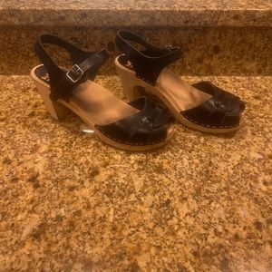 Hasbeens Black leather Swedish Wooden Shoes Clogs sandals US 6.5 37 •READ•